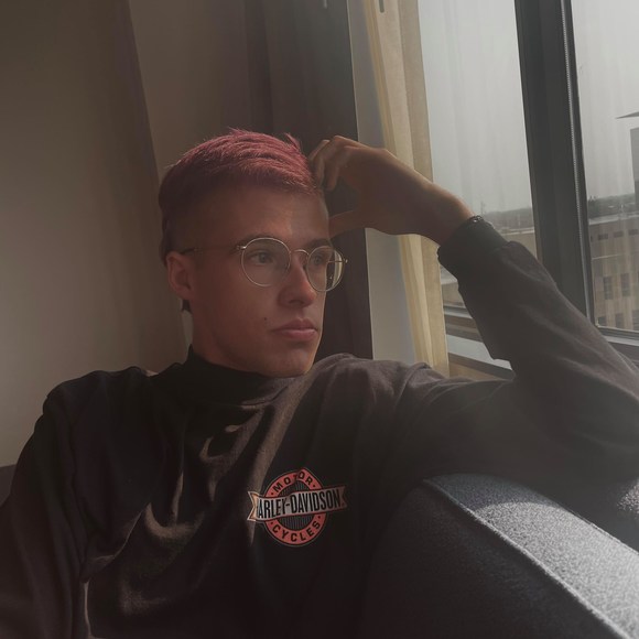 Meet your Posher, Dylan - Picture 1 of 1